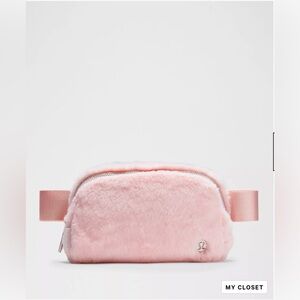 NWT Lululemon Everywhere Belt Bag Fleece Strawberry Milkshake, silver hardware